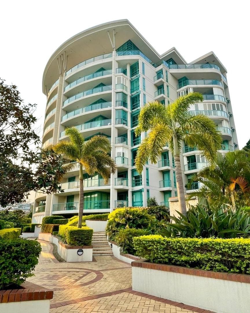 Windermere Tower curved facade and landscaping, Brisbane